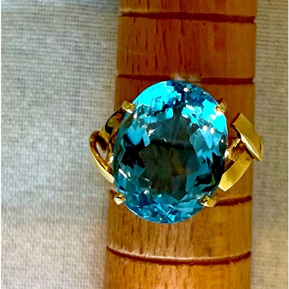 18k Gold Blue Topaz Vintage Estate Ring - Picture 3 of 16